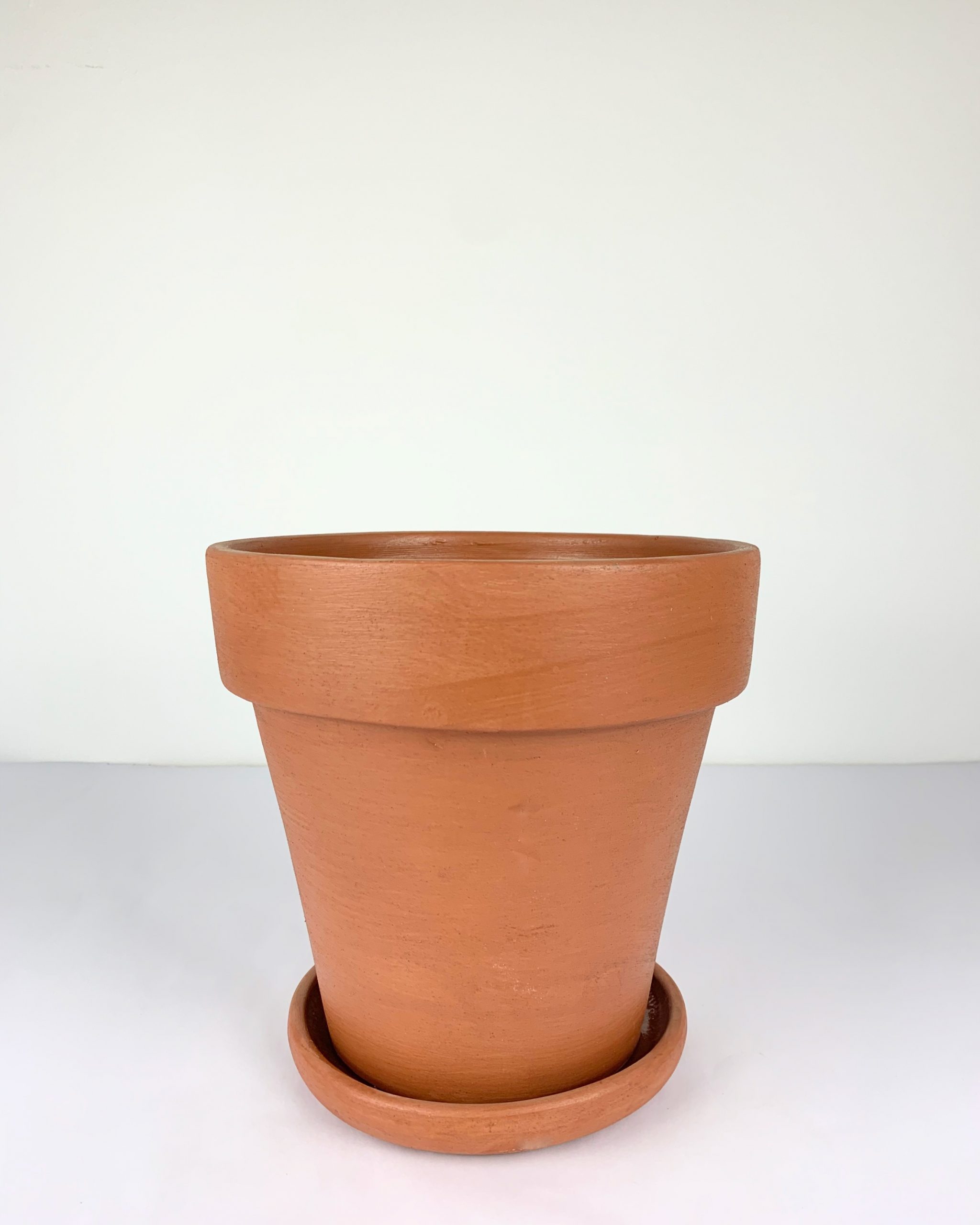 Classic Terracotta Pot With Plate Mashtal Garden Centers
