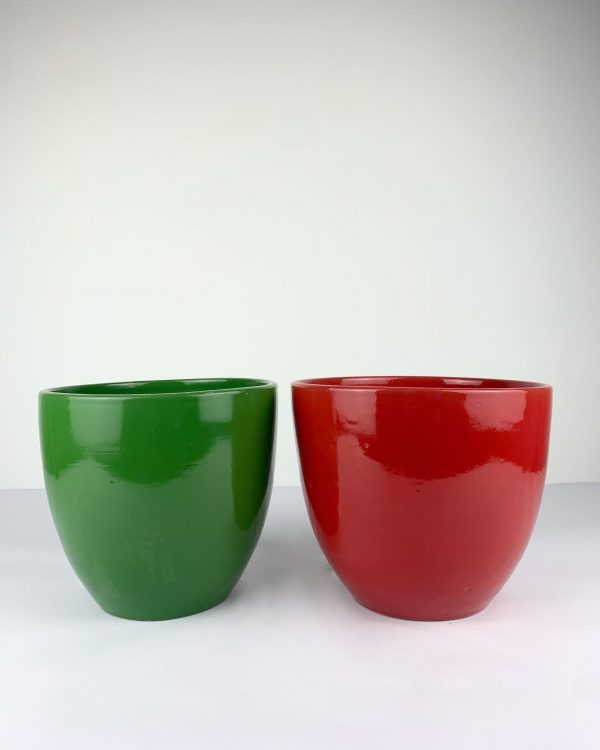 Green and red pots