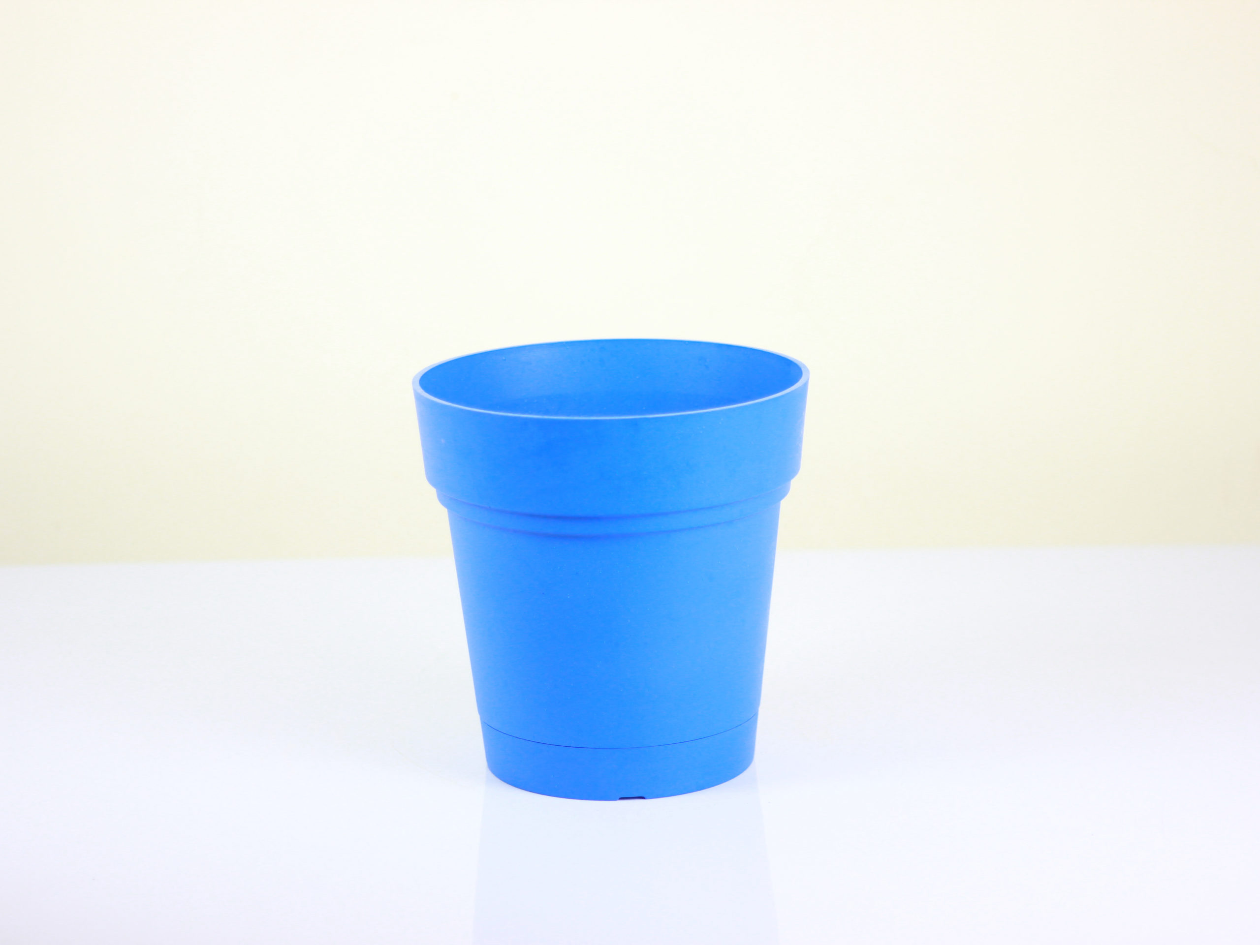 Plastic Round Pot `Mintra`