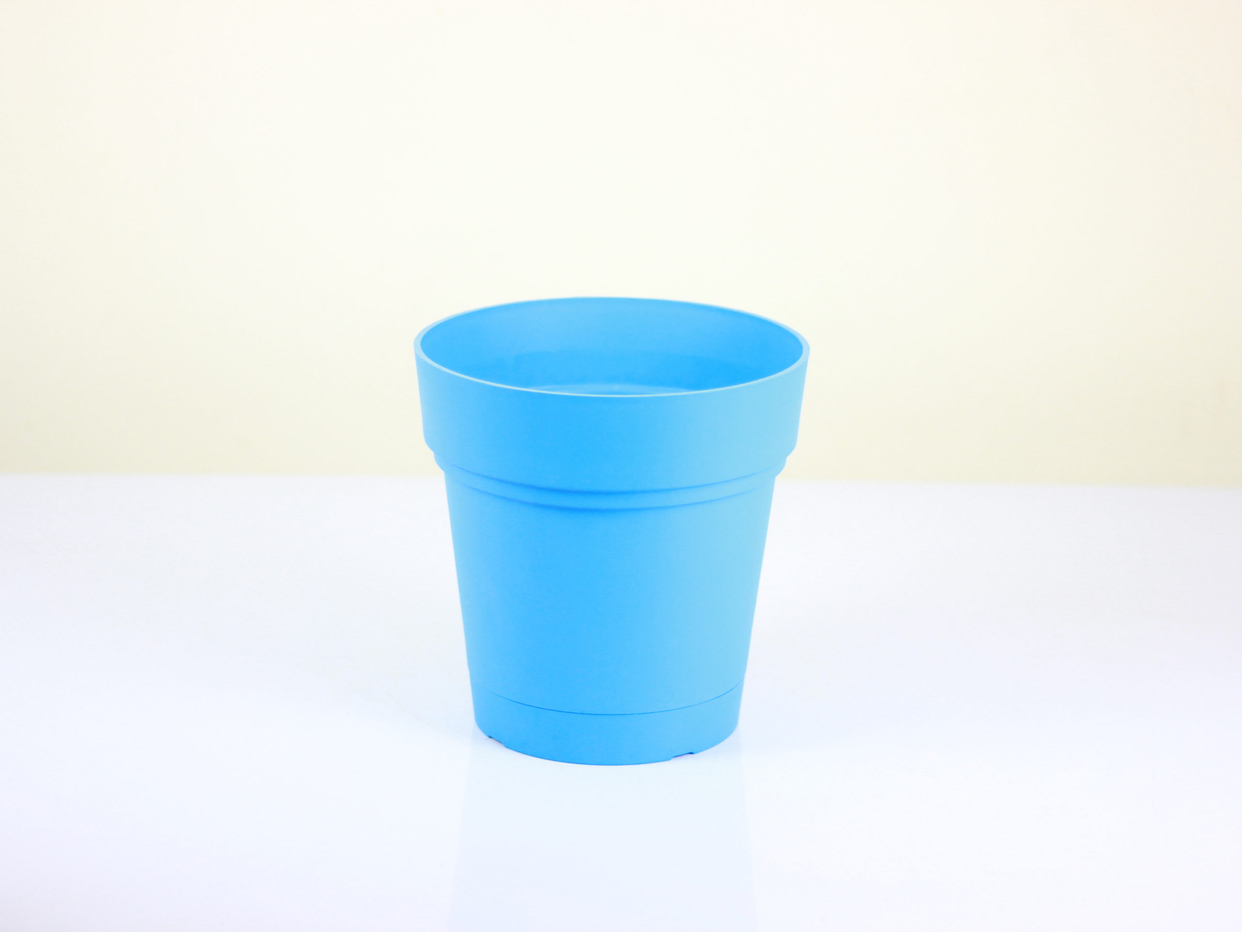 Plastic Round Pot `Mintra`