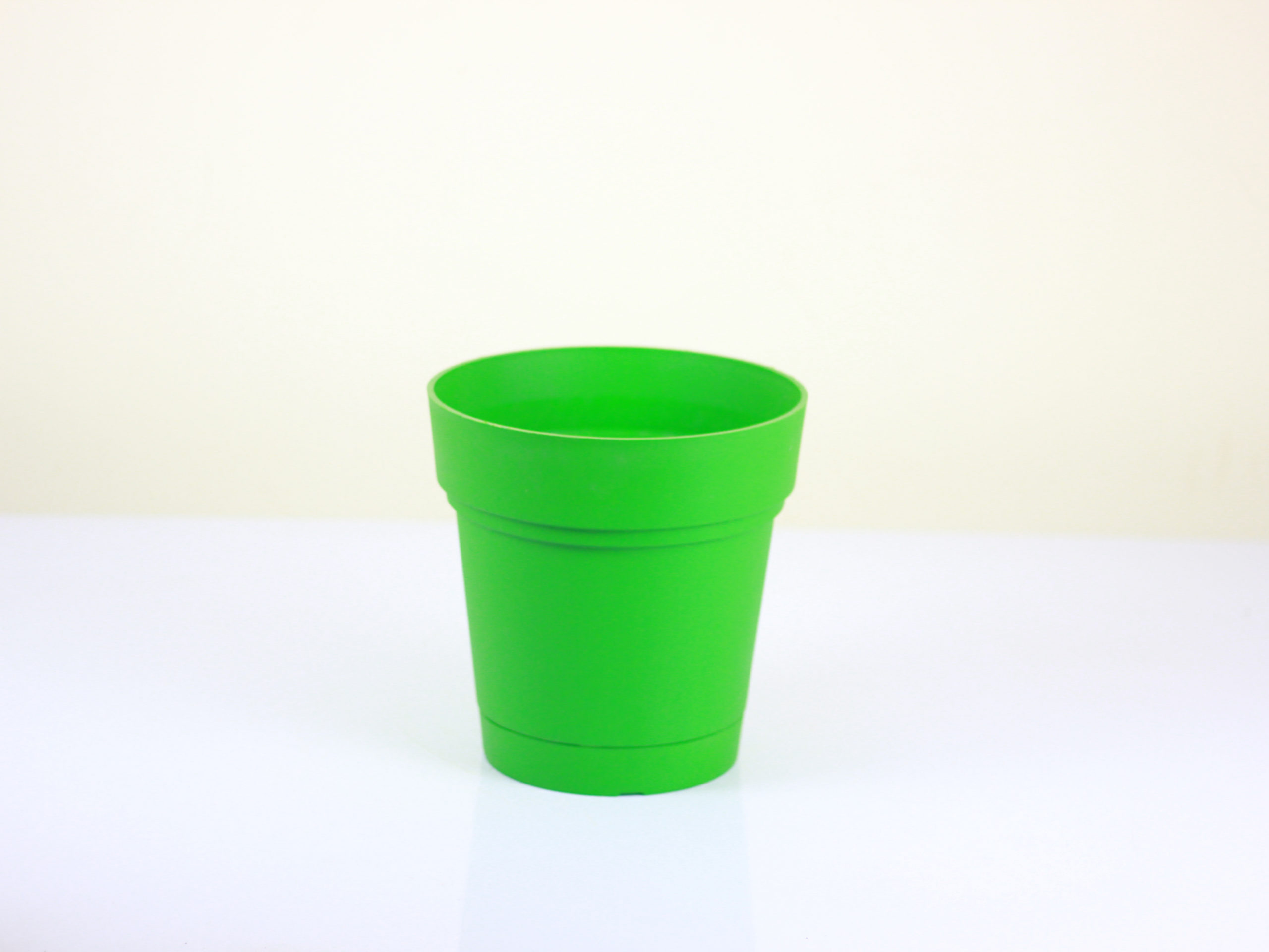 Plastic Round Pot `Mintra`
